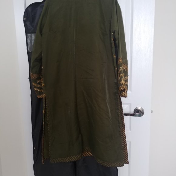 Full Shalwar Suit with Organza Dupatta - Picture 4 of 7